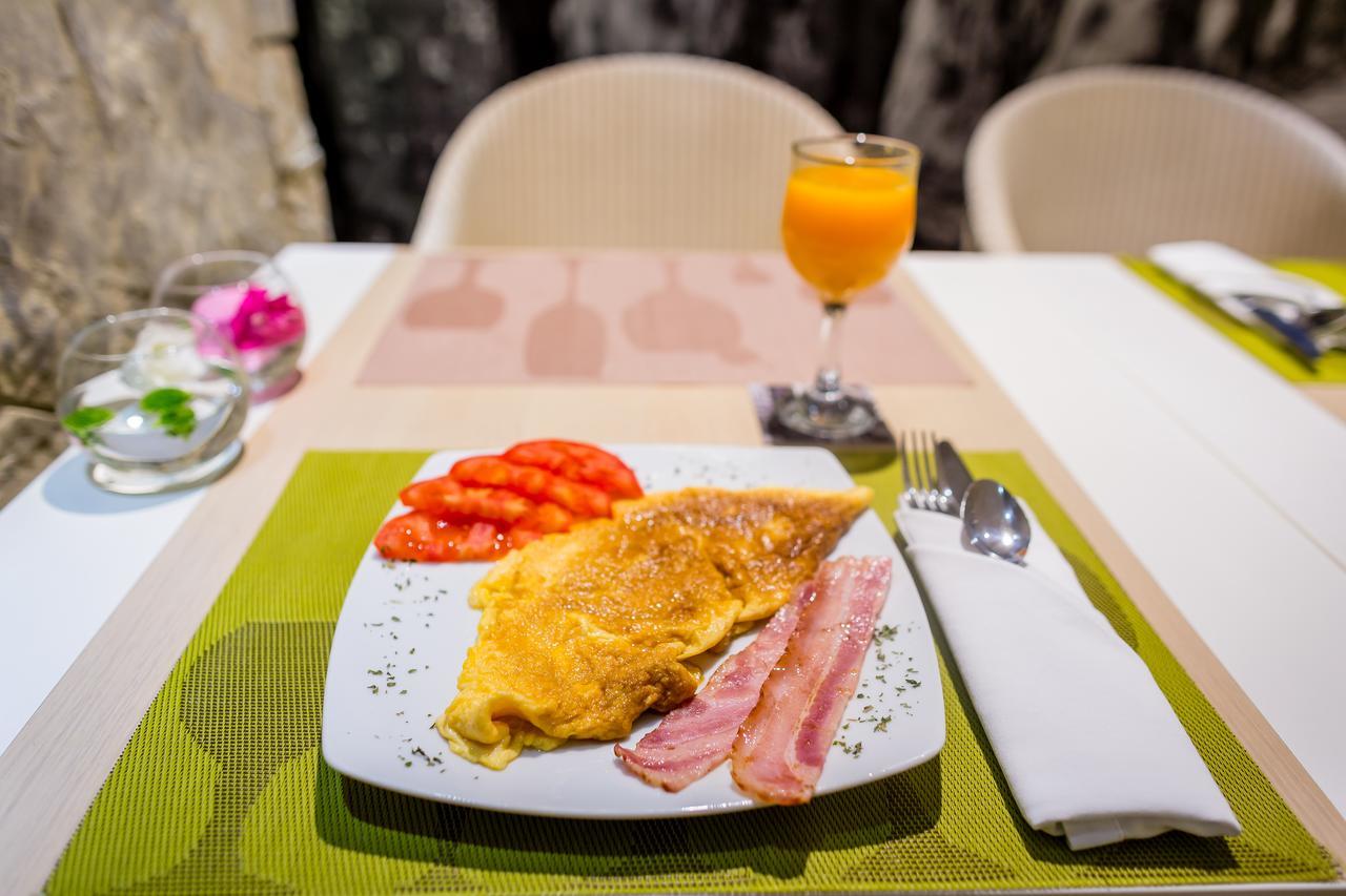 Hotel Colors Inn Sarajevo Ngoại thất bức ảnh